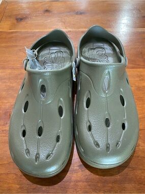 Men's Casual Slip-On Clogs in Olive Green